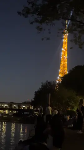 That place where the sun set at 22:00pm 🖤🇫🇷 #paris #traveltiktok #fyp #europe #blackgirlineurope 