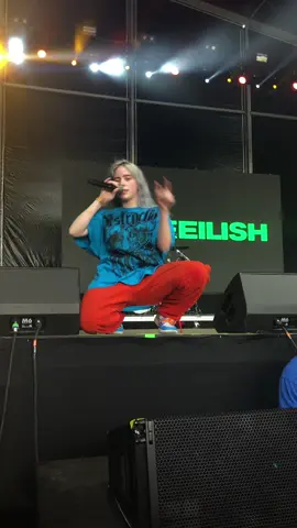 Who remembers this dance? #billieeilish #billie #throwback #govball #fyp #foryoupage #concert #trending #viral #fypシ゚viral 