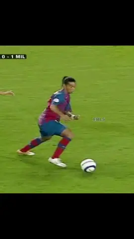 “Why Prime Ronaldinho Was Football’s Greatest Showman 😁✨” #footballislife4 