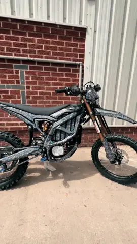 2025 Sur Ron Ultra Bee with blue trick parts and Forged Carbon graphics kit 🤩 Want upgrades adding to your bike before you collect? Get in touch!