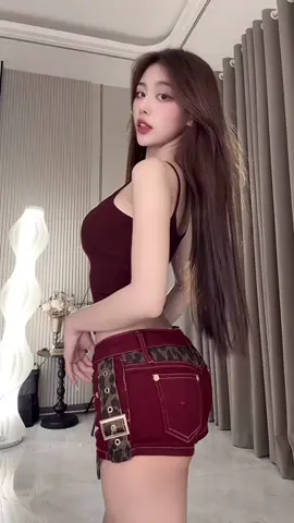 Đổ bình hoa vương khắp sàn 😗