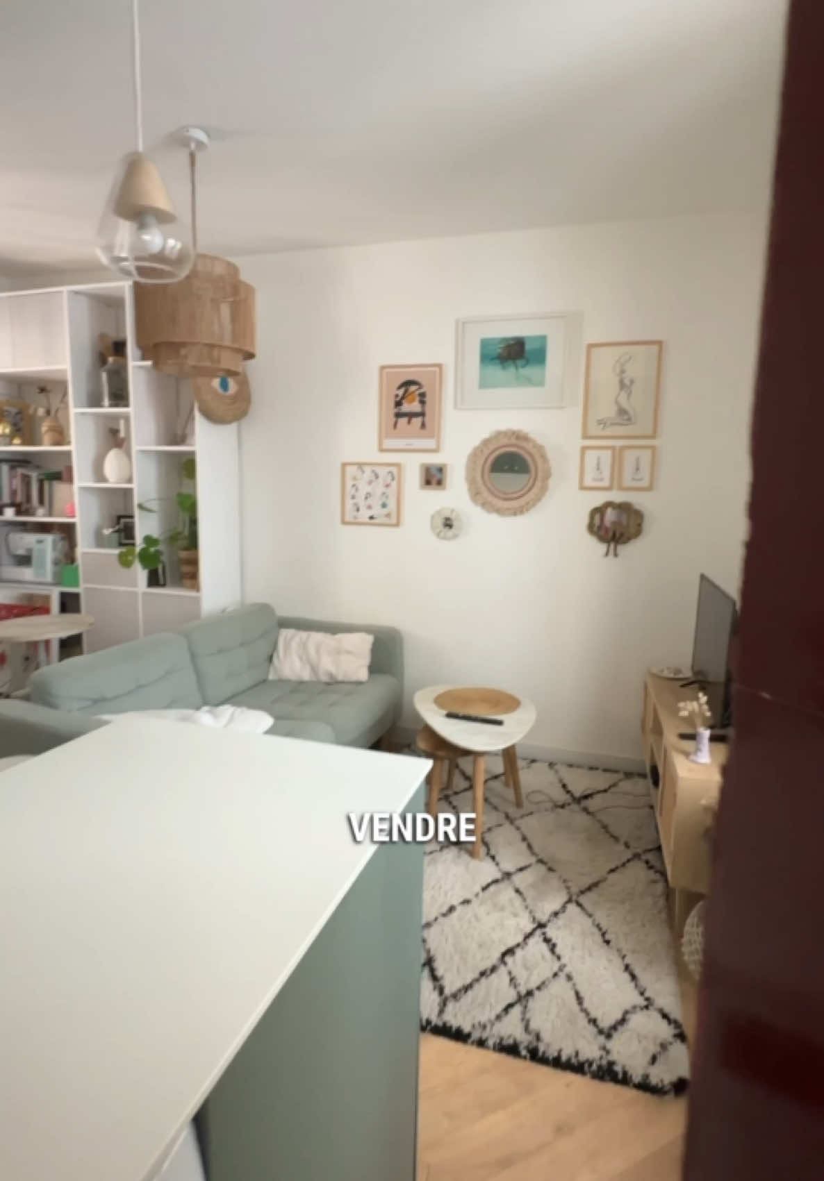 Si ce bien vous intéresse, n’hésitez pas à contacter notre agence au 01 53 90 49 00 #deferla #vente #paris #immobilier 