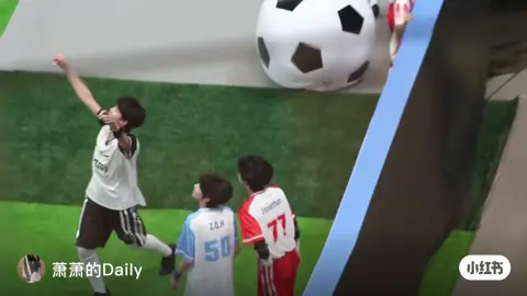 Nhìn nhỏ chạy lon ton ik tương tác vs fan kìa cưng vãi #truongdichnhien #zhangyiran #张奕然 #zhangyiran_张奕然 #Domi🐽 #张奕然zyr #tfgiatocf4 #xh #xhtiktok #xhhhhhhhhhhhhhhhhhhhhhhh 
