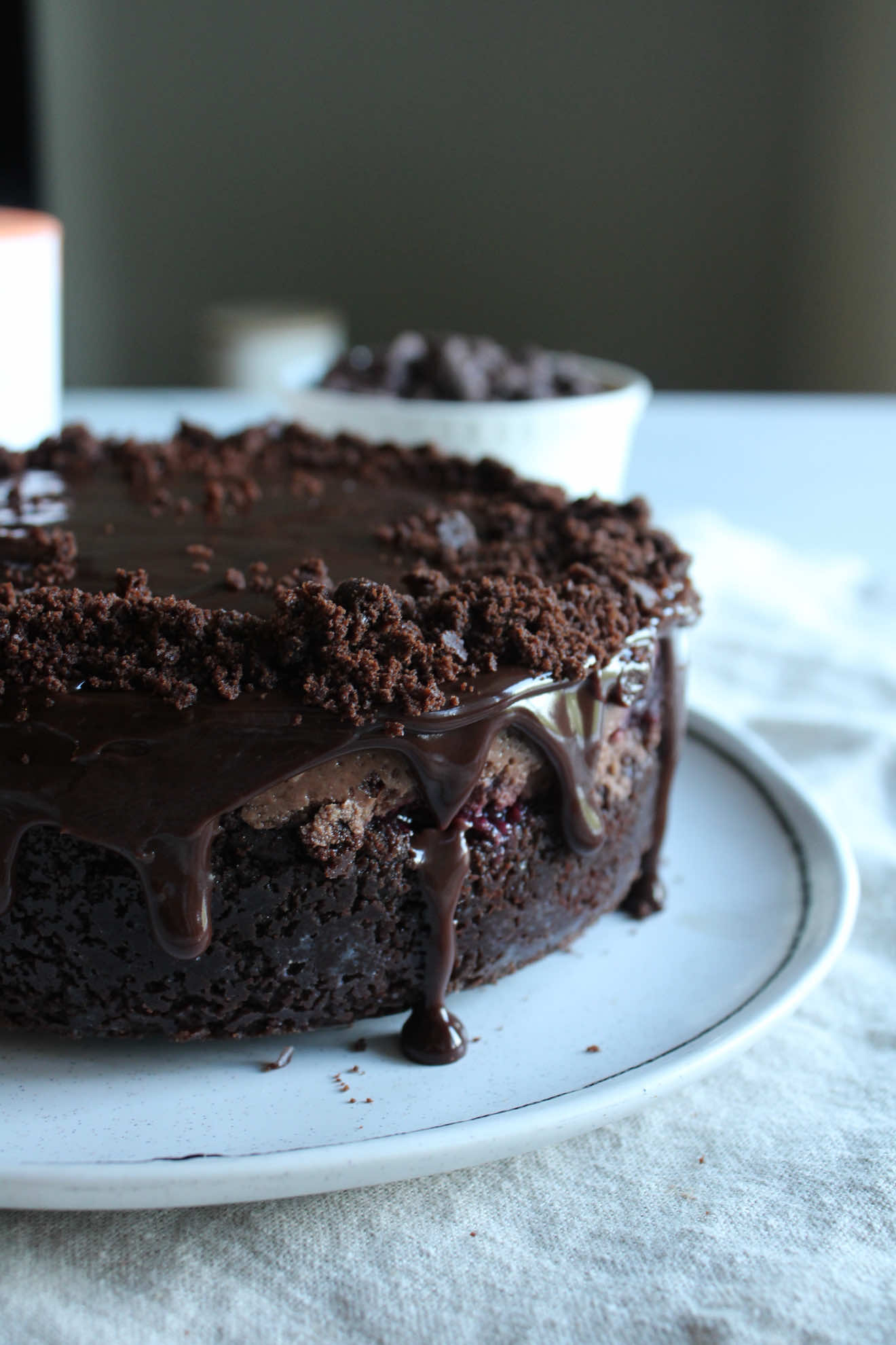 Chocolate Cheesecake Smooth, creamy, and rich in real chocolate flavor ,perfect for true cocoa lovers! 🧾 Ingredients Crust: 	•	150–200 g chocolate cookies (like Oreo, without filling) 	•	70–80 g melted butter Filling: 	•	400 g cream cheese (room temperature) 	•	90 g heavy cream 	•	2 eggs + 1 yolk (room temperature) 	•	60 g honey 	•	40–50 g granulated sugar (to taste) 	•	2 tsp vanilla extract 	•	1 tsp cornstarch 	•	120–150 g semi-sweet chocolate (min. 55%), melted and slightly cooled 	•	15–20 g unsweetened cocoa powder, sifted (optional) Berry Jam: 	•	150 g frozen berries 	•	2½ tbsp sugar 	•	Juice of ½ lemon 	•	1 tsp cornstarch, dissolved in a little water → Simmer everything in a small pot until thick and jammy. Let cool completely. Ganache: 	•	100 g dark or semi-sweet chocolate 	•	80 g heavy cream → Heat the cream, pour over the chocolate, wait 1 minute, then stir until smooth. ⸻ Instructions 1. Prepare the crust Crush the cookies until finely ground. Mix with melted butter and press into the bottom of an 8-inch (20 cm) springform pan. Bake at 170 °C (340 °F) for 8 minutes — or chill for 30 minutes. 2. Make the filling a) Beat cream cheese, honey, and sugar until smooth. b) Add eggs one at a time, then the yolk and vanilla. Mix until just combined. c) Add heavy cream and mix. d) Add cocoa powder (if using). e) Pour in the melted chocolate and mix until smooth. f) Dissolve cornstarch in 1 tbsp of the mixture, then stir it back in. 3. Assemble & Bake Pour half of the filling over the crust. Spread the cooled berry jam on top. Cover with the remaining filling. Bake in a water bath at 150 °C (300 °F) for 50–60 minutes, until the center is slightly jiggly. 4. Cool, Chill & Decorate Turn off the oven, leave the cheesecake inside with the door slightly open for 1 hour. Refrigerate for at least 6 hours or overnight. Once chilled, pour the ganache over the top before serving. #chocolate #cheesecake #bakingrecipe #EasyRecipe #creatorsearchinsights #CapCut 