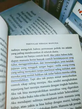 Novel ini bukan sekadar cerita tentang seorang manusia bernama Ōba Yōzō-tetapi tentang setiap jiwa yang pernah merasa terasing dalam dirinya sendiri, tentang mereka yang tertawa di luar namun menangis dalam diam. Yōzō adalah lambang dari kegelisahan yang tak terucap, rasa takut menjadi 