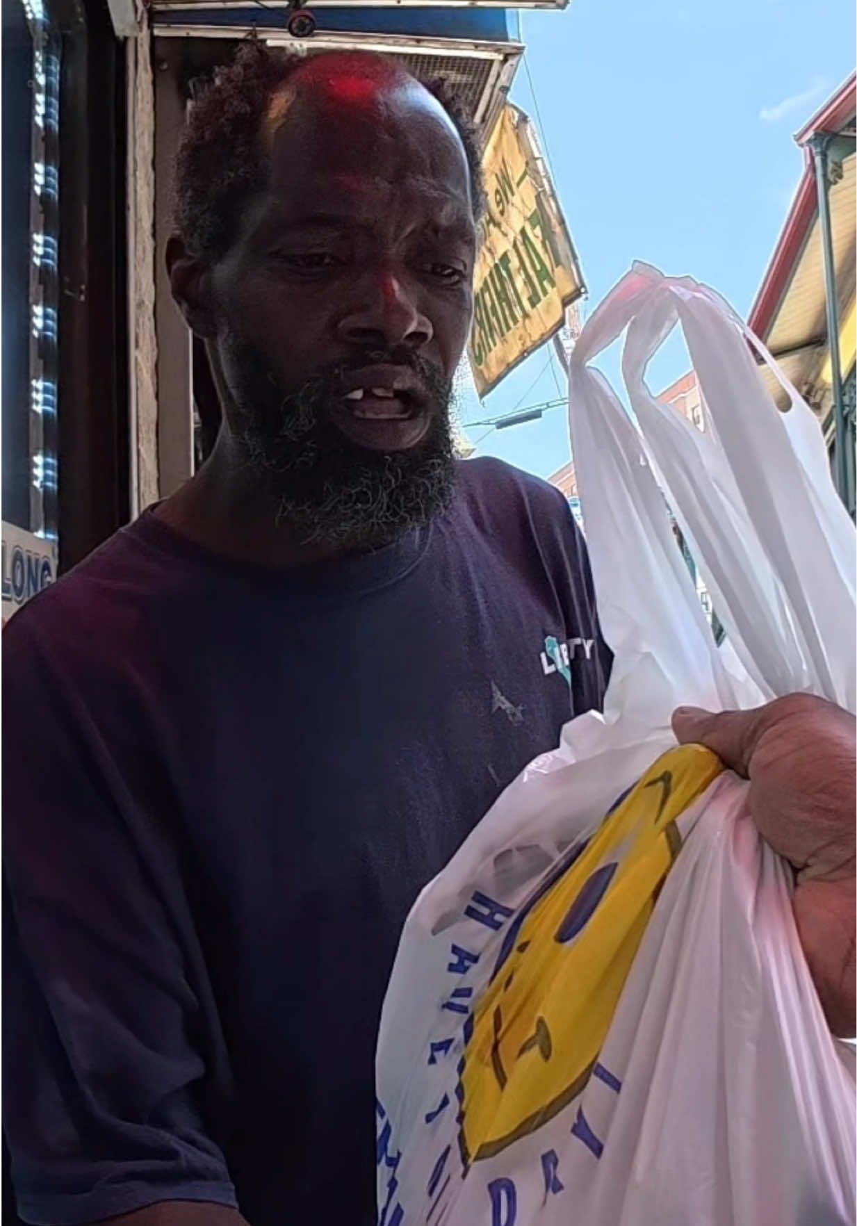 Handing Out Food to Hungry People . .🚨F0R D0NAT!0NS- L!NK !N B!0 🚨 . . #homelessness #homeless #fyp #kindness #helpingothers 