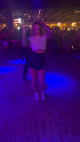 SHAKE BOB 🪇🙂‍↔️  3rd time ever doing this dance and while it’s not perfect it is soooooo much fun 😍 @The Nashville Palace @Roughstock Dancing Co 