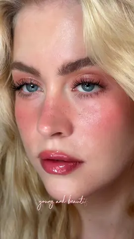 I LOVE THISSSSSSS🍓 Products: @Typology Paris Glow Drops @Hourglass Cosmetics Skin Tint @makeupbymario Bronzer @chanel.beauty Lip & Cheek Balm @NABLA Cosmetics Freckle Maker @hourglass Ambient Lighting Palette @YSL Beauty Bronzer @에스쁘아 espoir Eyebrow Gel @롬앤 romand Eyeshadow @Lancôme Mascara @바닐라코 BANILACO Lip Smudger @entropymakeup Liptint @Armani beauty Lipgloss @Pat McGrath Labs Setting Spray