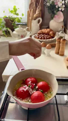 🍳🍅صباحوا  'زيت زيتون  'بيض طماطم  كمون فلفل اسود وبابريكا  كاتشب طماطم ملعقة صغيرة  ملح بصل وفلفل حار اختياري  جبن موزاريلا  #trending #explore 