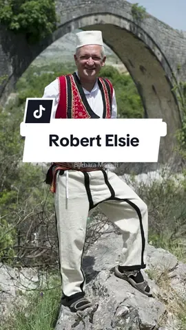 Robert Elsie (1950–2017) asht kan një albanolog, gjuhëtar dhe përkthyes kanadez. Ai asht i njohun për kontributin e tij të madh në studimin e gjuhës, letërsisë dhe kulturës shqiptare. Përveç veprave në anglisht, ai botoi edhe libra të rëndësishëm në gjuhën gjermane. Ai përktheu vepra të shumta të autorëve shqiptarë dhe botoi antologji poetike nder ta Lahuten e Malcis dhe Kanunin. Robert Elsie u vlerësue në Shqipni dhe u varros në Theth të Shalës së Dukagjinit pas vdekjes. #theth #albania #dukagjin #shala #dukagjini #albanianalps #shqiperi #mountains #albanianhistory #albanianculture #veshjetradicionale #historishqiptare 