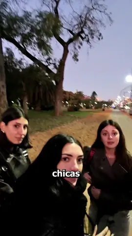 Claramente estaban enamoradas 🥵 #humor #broma #calle 