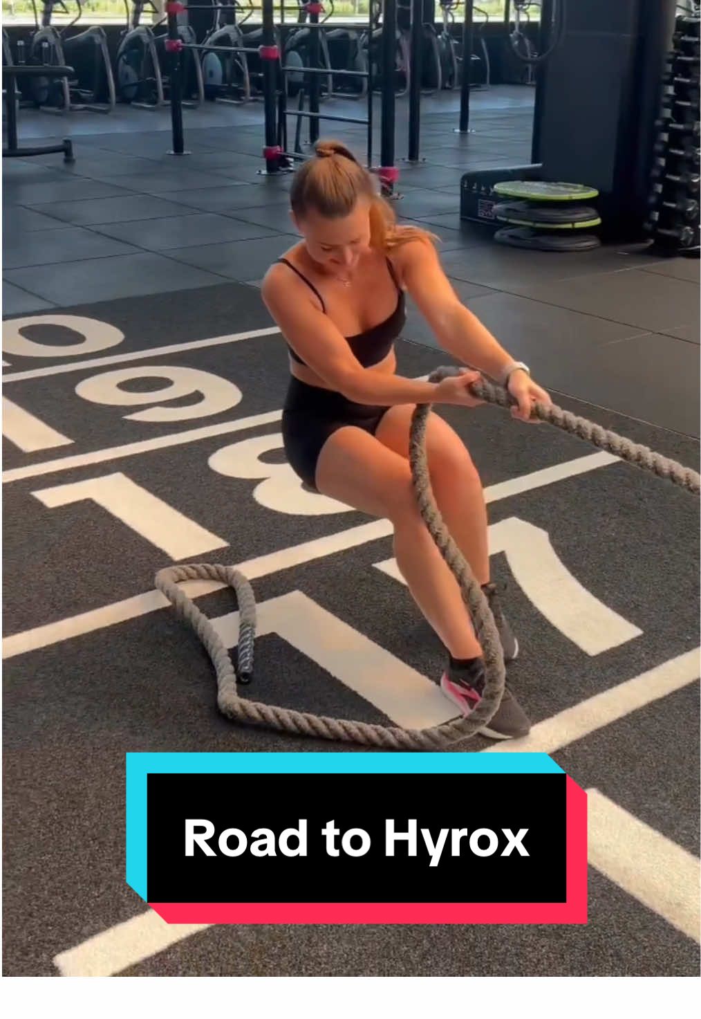 Road to our first Hyrox🏃‍♀️💪 Wij hebben ons ingeschreven voor de HYROX en zo ging onze eerste Hyrox training 🛍️Outfit by @glowupgymwear  Alle tips zijn welkom! #roadtohyrox #hyroxvalencia #hyroxtraining #fitgirls #glowupgymwear #fy 