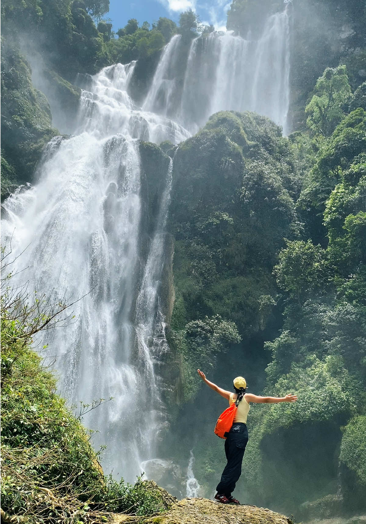 Ôi mẹ ơi…Kiệt tác thiên nhiên là đây😲 #vivu #chill #chualanh #phuot #langthang #trekking #Hiking #leonui #leothac #thacnamme #lambinh #tuyenquang #nahangtuyenquang #viral #xuhuong #thinhhanh #hot #dulich #tamtrangcamxuc #fyp 