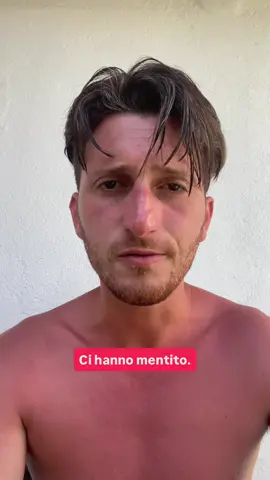Iniziamo a prendere consapevolezza di chi siamo e di chi è la colpa della nostra rovina. Siamo soggetti tutti i giorni a commenti razzisti e lo Stato investe sempre di meno nel sud, favorendo il nord, ma possiamo fare qualcosa anziché condividere la foto della pizza, del Vesuvio o del Maradona? Siate cittadini della vostra città ed esportate attivamente la cultura immensa che possediamo. #storia #napoli #sud #italia #informazione 
