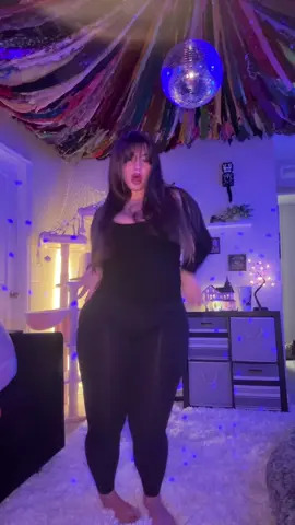 I legit look like I’m doing the Wednesday dance 😒 #fyp #tiktok #wednesday 
