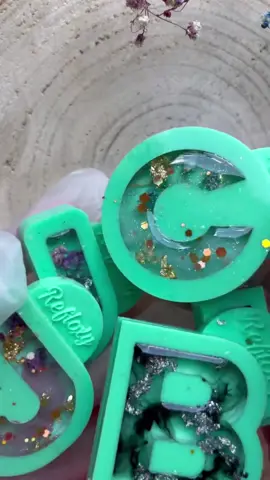 Sign up for our resin making class  #resinnecklace #craftandart 
