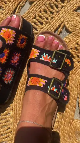 Platform sandals that give you extra height while staying super comfy. #platformsandals #summersandals #trendyfootwear #comfystyle #womensshoes 