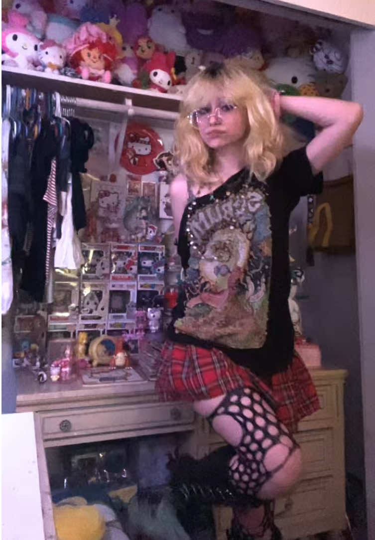 what’s the point #ilovemybf #hi #mwah #pretty #OOTD #ok #cute #mustwatch #bunnie #trending #cutecore #hellokitty #miku 