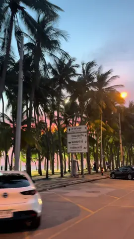 🩷❤️🧡💛🌥️#หาดบางแสนชลบุรี #หาดบางแสน #บางแสน#บางแสนวันนี้ 