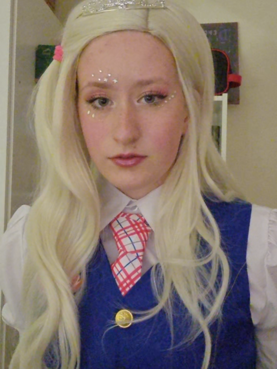 seeing as she grew up with it // #blaircosplay #blairwillows #barbiecosplay #barbie #barbieprincesscharmschool #doctorwhocosplay #chuuyacosplay #startrekcosplay 