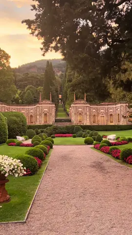 This might be the most romantic place in the world #villadeste #lakecomo #italy #weddingvenue #romantic #beautiful #youngandbeautiful 