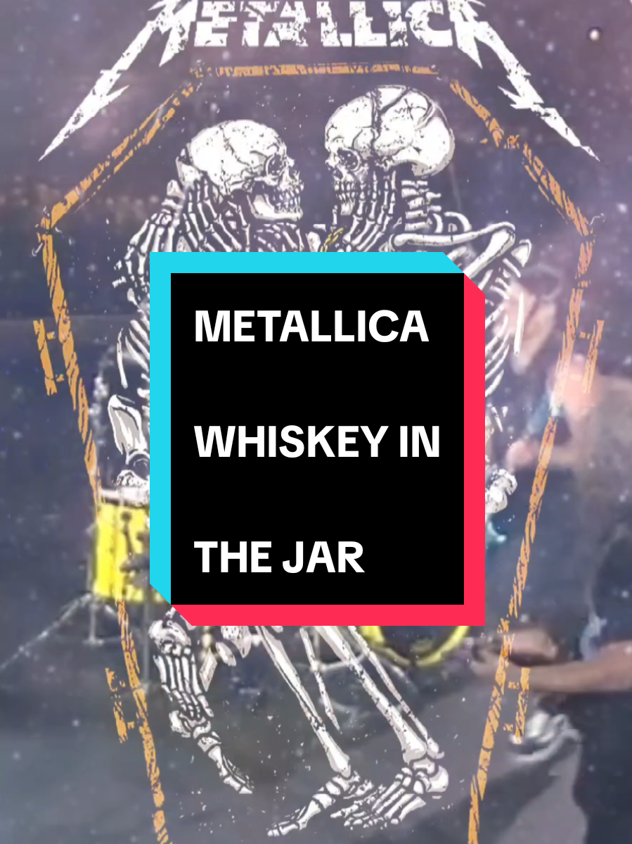 Entre el amor y la traición: 'Whiskey In The Jar' por Metallica La canción 'Whiskey In The Jar' interpretada por Metallica es una versión de una tradicional canción irlandesa que data del siglo XVII. La letra narra la historia de un forajido que roba al capitán Farrell y luego es traicionado por su amante, Molly. La canción comienza con el protagonista contando cómo asaltó al capitán en las montañas de Cork y Kerry, un acto de rebeldía que mezcla valentía y peligro. La traición de Molly es un punto central de la canción. Después de robar al capitán Farrell, el protagonista confía en Molly, llevándole el dinero. Sin embargo, ella lo engaña, lo que eventualmente lleva a su captura. Este giro en la historia resalta la temática de la traición amorosa y la codicia, elementos comunes en las baladas folclóricas. La repetición del estribillo 'Whack for my daddy-o / There's whiskey in the jar-o' sugiere una celebración irónica de la vida del forajido, a pesar de las consecuencias de sus actos. La versión de Metallica, lanzada en su álbum 'Garage Inc.' en 1998, le da un giro de rock pesado a la melodía tradicional. La banda es conocida por su estilo de heavy metal y por dar nueva vida a canciones antiguas con su sonido distintivo y energético. Aunque la canción se aleja de los temas típicos de Metallica, su interpretación captura la esencia rebelde y la narrativa dramática de la letra original. Traición amorosa y codicia Rebeldía contra autoridades Amor traicionero y desleal#CapCut #metallica #whiskeyinthejar #buenamusica #significadodecanciones #letrasdecanciones #rock 