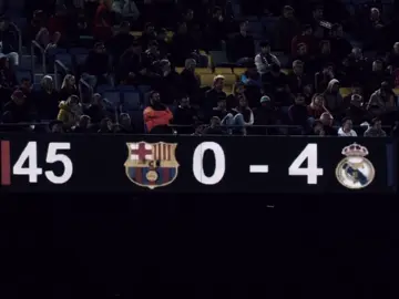 يوهان كرويف “ريال مدريد هو الفريق الوحيد القادر على الفوز حتى لو لم يكن الأفضل في المباراة.” بيليه “ريال مدريد هو الفريق الأكثر أناقة وهيبة في أوروبا.” ديفيد بيكهام “اللعب لريال مدريد كان حلمًا. عندما ترتدي القميص الأبيض، تشعر أنك تمثل التاريخ كله.” زين الدين زيدان “لا يوجد شيء يضاهي تدريب ريال مدريد… هذا هو قمة المجد.” كريستيانو رونالدو “ريال مدريد هو أعظم نادٍ في العالم، وسيظل دائمًا في قلبي.” ألفريدو دي ستيفانو “ريال مدريد ليس مجرد فريق، إنه عقلية لا تقبل الخسارة.” روبرتو كارلوس “إذا لعب ريال مدريد في الجحيم، سأذهب لأشجعه هناك.” جيرارد بيكيه “ريال مدريد لا يموت أبدًا، يعود دومًا من حيث لا تتوقع.” تييري هنري “ريال مدريد مختلف، في البرنابيو تشعر أن كرة القدم لها روح.” ريفالدو “ريال مدريد هو الفريق الذي لا يمكنك الاستهانة به، حتى وإن كان يخسر بثلاثية.” ليونيل ميسي “ريال مدريد فريق كبير، ودائمًا ما يكون خصمًا قويًا، لا يمكنك الاستهانة به أبدًا. ريال مدريد، معقل المجد وسيد القارة. نادٍ تهابُه الخصوم، وتخشع أمامه المدرجات. تاريخه درّة التاج، واسمه يكفي ليُلجم كل نقاش. هو المجد حين يُروى، والهيبة حين تُذكر الكرة #realmadrid #fyp 