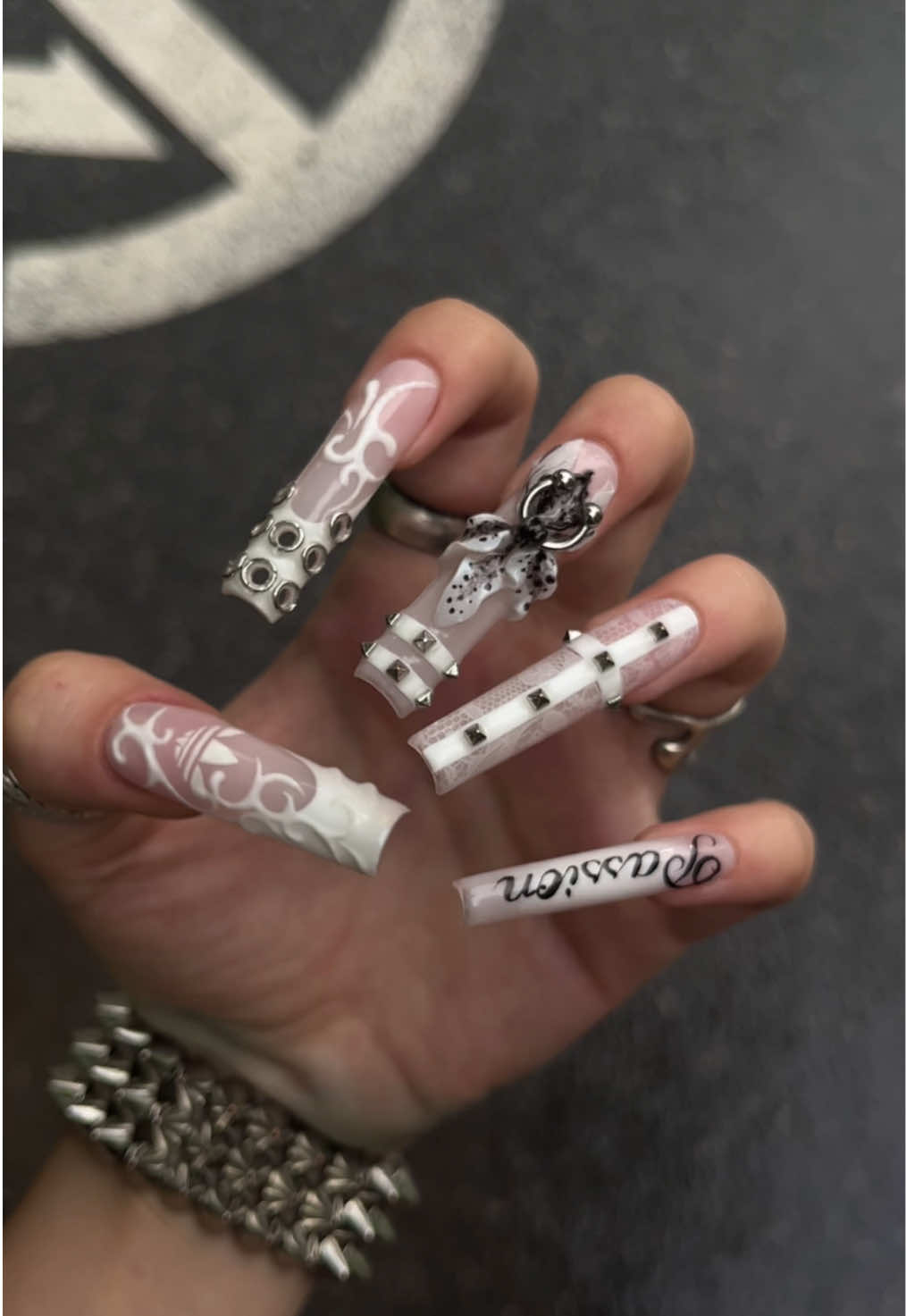 D1vi9nails on ig to order custom press ons🤍  #nails #nailart #nailinspo #trending #viral #fyp #SmallBusiness #foryou #nailartist #nailsoftiktok 