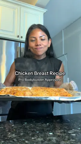 I get more creative with my food  and recipes when I am not in prep for a bodybuilding competition. If you would like to see more recipes and tips join my subscription, I do live meal preps and workouts every week 😊 #ifbbpro #bodybuildingmeal #chickenbreast #healthyrecipes 