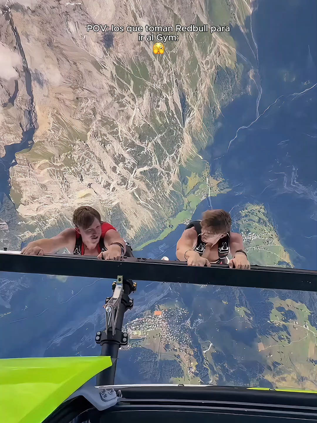 Song: INCONTRA🔥​😱 @officialtwinz  #fypシ゚ #viralllllll #skydiving