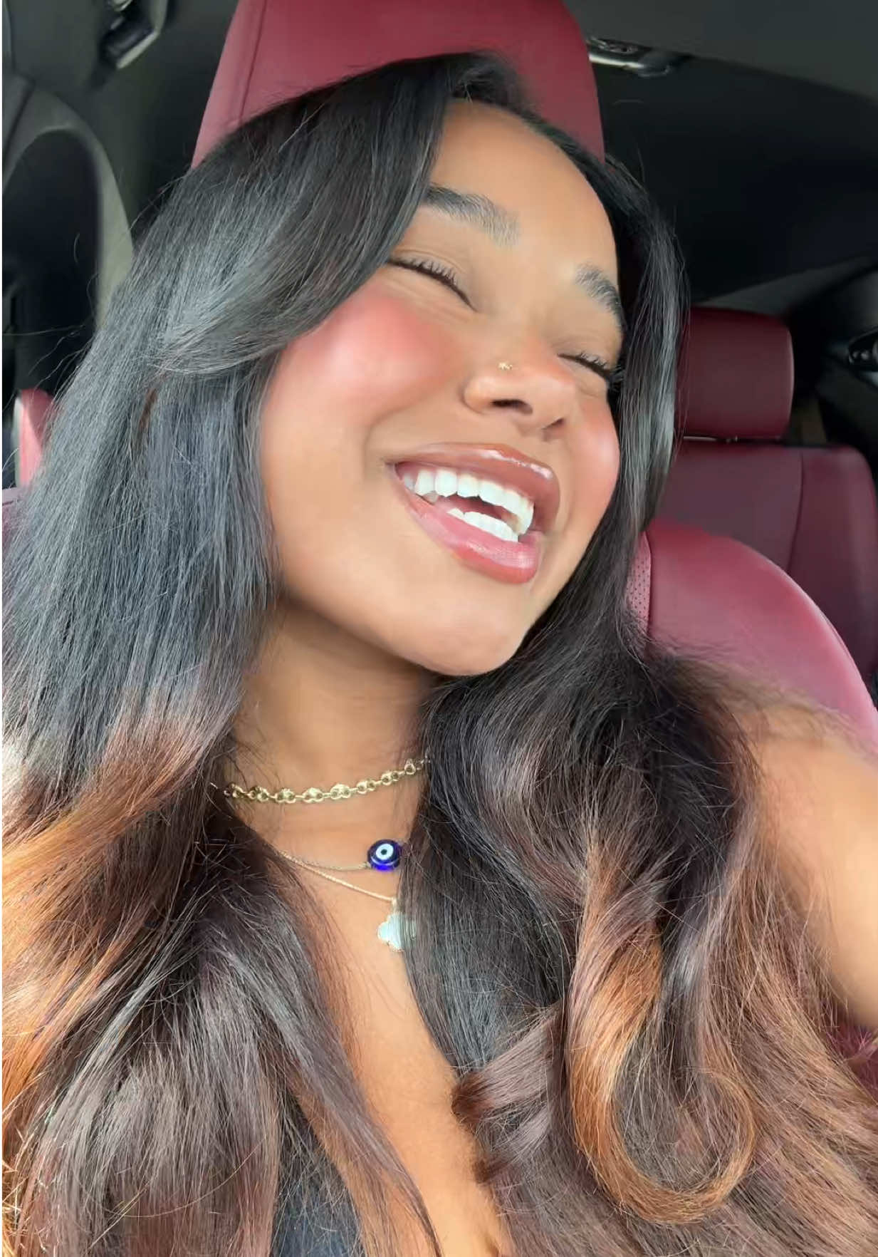 I love me con el cabello lacio 😭😭❤️ running around prepping for my bday tomorrow!!! Que emoción hehe 