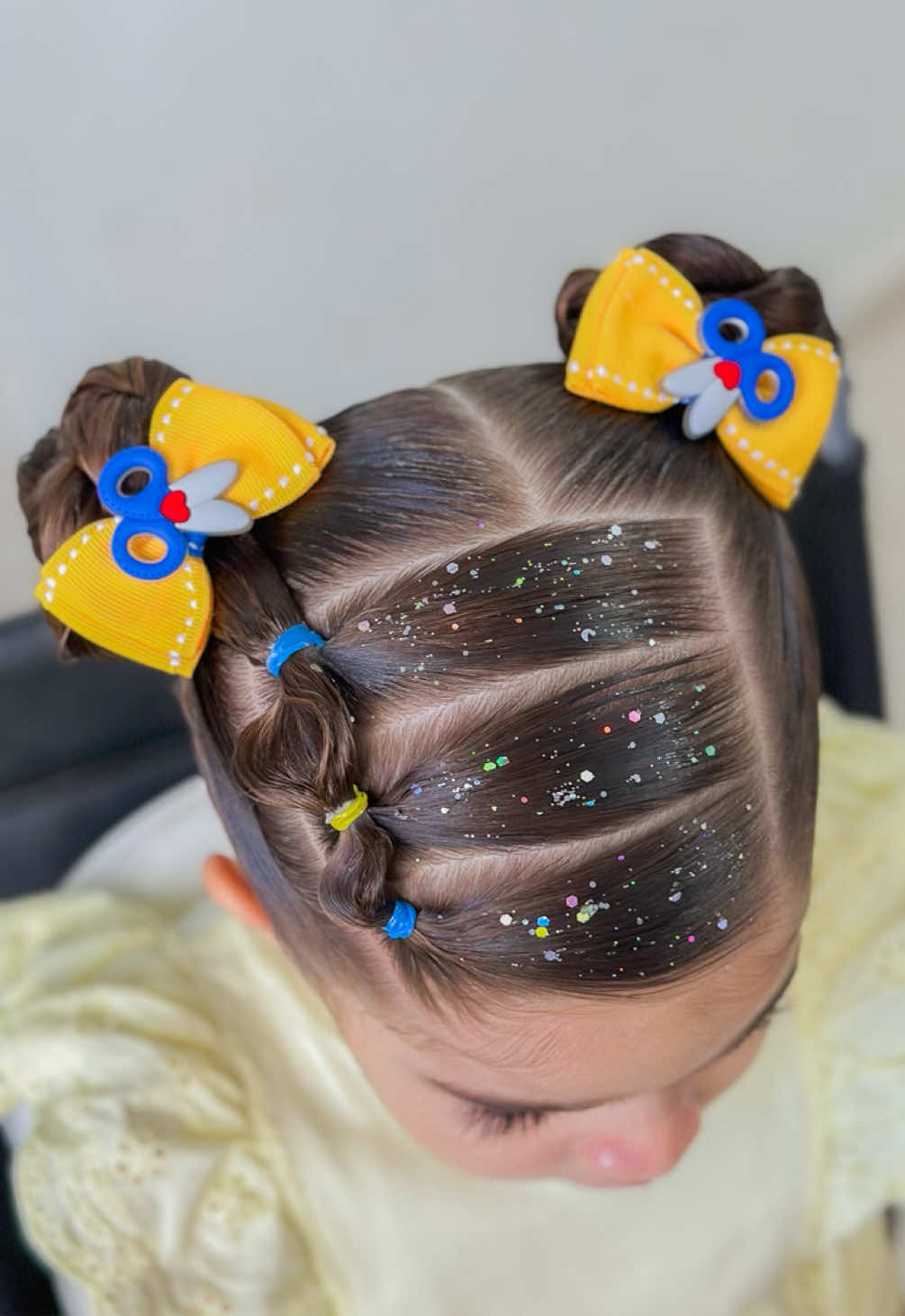 Penteado infantil fácil 🎀  . . . . . #penteadoinfantil #penteadoescolar #peinados #maedemenina #penteados 