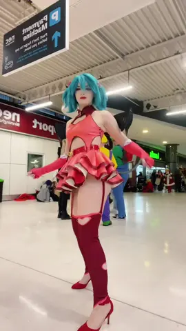 Testing the water 🤣 if you see this tell me your favourite colour mines Mint green 😊 #miku #hatsunemiku #hatsunemikucosplay #cosplayer #cosplay 