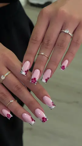 cette pose >>🤍 #onglesgel #gelnails #nailtechlife #inspirationnails #nailsinspo #nailsart #inspinails #nailspring #nailsinspo2025 #nailssummer #nailslausanne #ongleslausanne #nails #squarenails #nailtech 