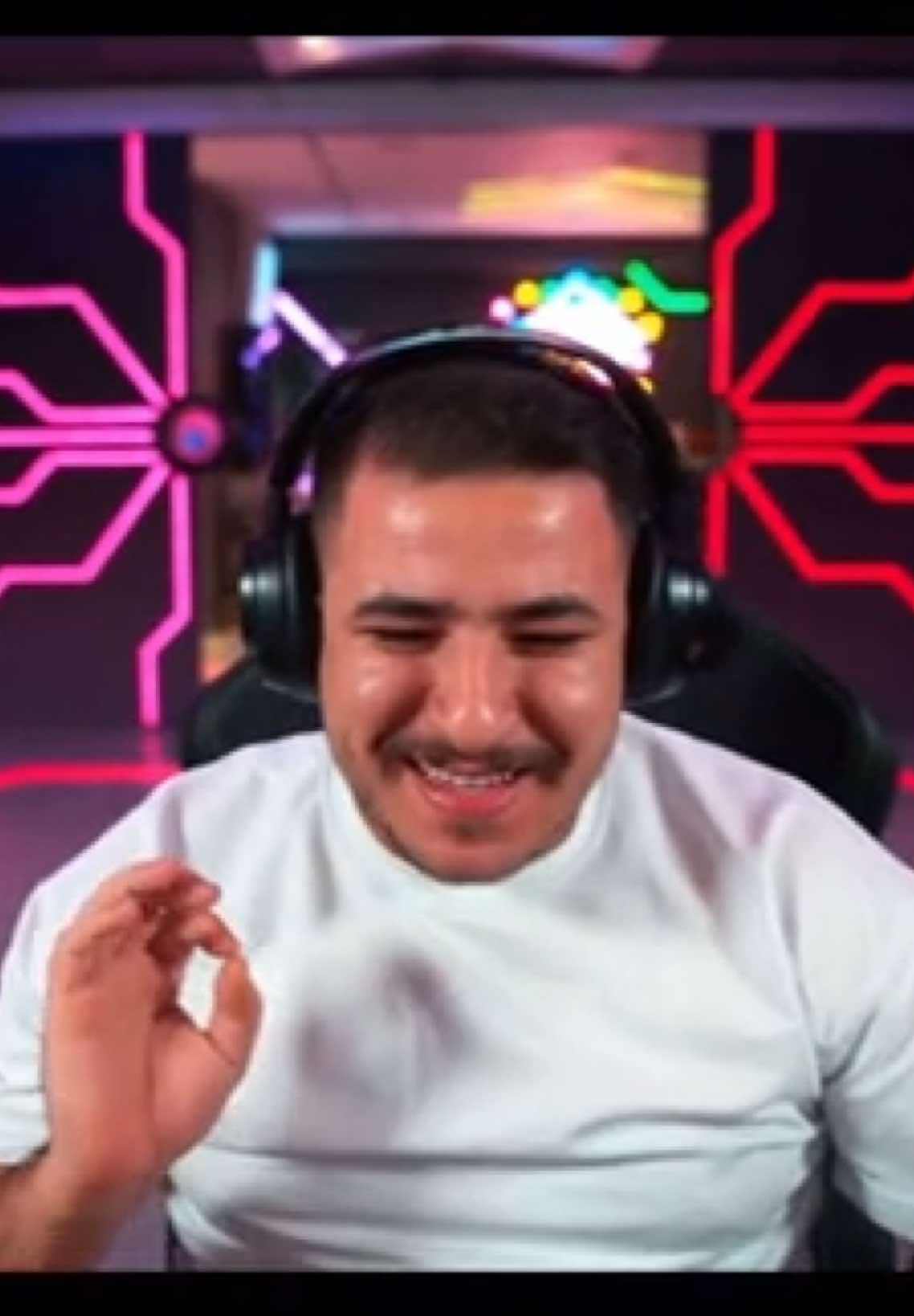من صار الوفا كذبة و الحب هالوكت لعبة 🚶🏻‍♂️💔 @3ABSI 
