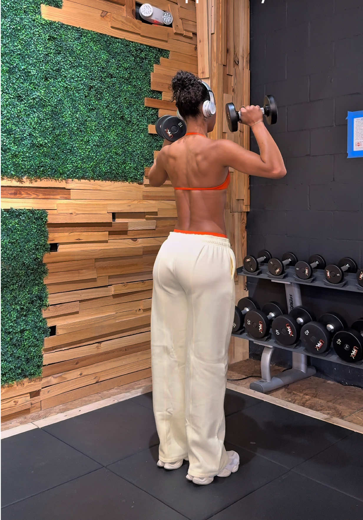 me + dumbbell upper body workouts 🤝🏽🤝🏽 gymfit: @DFYNE 🎉NEW Summer Revive Collection🎉  code: SAVANNAH to save❤️‍🔥 🌴dropping July 19th at 7am EST / 12pm BST ☀️