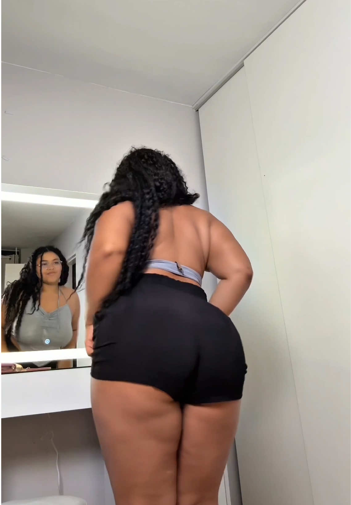 Wanna talk? #fyp #viral #reels #jullz #beauty #big #girl #latinpower #curvy #trend #dance