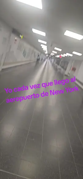Pero por que es que esos aviones  se parquean  tan lejos.... Jajajajaj