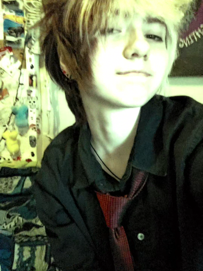 ts better reach the right audience >:[  #alternative #emoboys #2000semo #fy #moots 