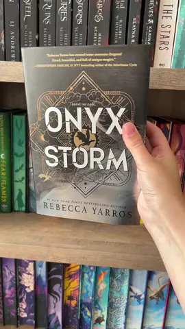 Just some of my favorite mmcs 💅 #BookTok #fourthwing #xadenriorson #feartheflames #realmofthieves #sparkoftheeverflame #books #fantasybooks #romantasy 