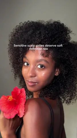Healthy hair starts with a healthy foundation🌺❤️💕 Used: @Curlsmith fragrance free leave in & strong hold gel #scalphydration #curlyhairroutine #fragrancefreehaircare #type4hair #coilyhaircommunity #scalpcareisselfcare #healthyhair #naturalhaircare #softnessisagoal #rootedincare