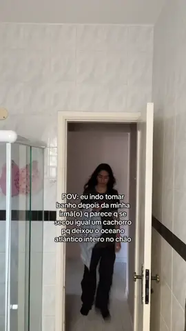 parece q n sabe pisar no tapete🙄#riquefritas #fyp #foryoupage #viralvideos #humor #TikTokFashion 