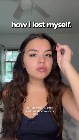 GRWM in my childhood bedroom  PRODUCTS USED:  @Glow Recipe plum plump hyaluronic crème  @NARS Cosmetics radiant creamy concealer  @Kosas cloud set setting powder @LYSCOSMETICS bronzing stick  @Charlotte Tilbury airbrush bronzer @Benefit Cosmetics hoola toasted bronzer  @Saie dew blush in spicy #grwm #grwmroutine #grwmmakeup #grwmtalking #shouldistayirshouldigo #losingyourself #MentalHealth #mentalhealthmatters #hometown #childhoodbedroom #grwminmychildhoodbedroom 