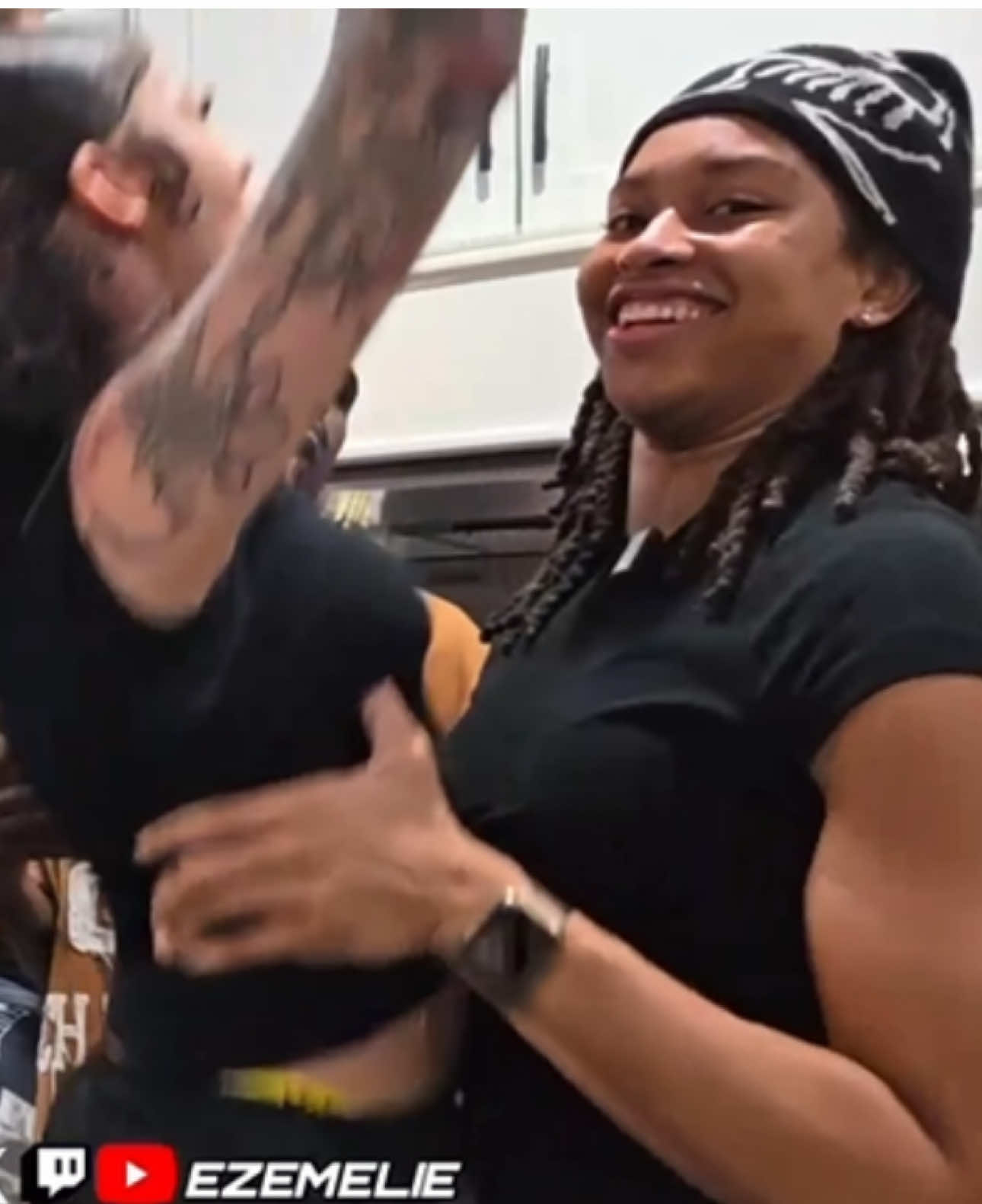 Yall remember that stud who couldn’t pick up her girlfriend 😂😂 DEBUNKED #emelie #ezemelie #wlw #viral #studsoftiktok @ez.emelie 