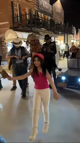 تلعب بقلبي وانا اطيعك 📸♦️.. #بلدة_الكاوبوي ، #ابها ، #روز_العسيري ، #fypシ゚viral🖤tiktok ، #فلوقات_تيك_توك @بلدة الكاوبوي | cowboy town 
