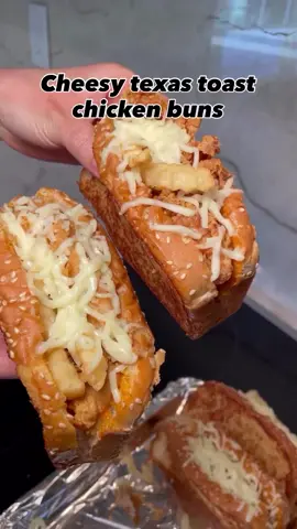 CHEESY TEXAS TOAST CHICKEN BUNS 🍞 #grubspot