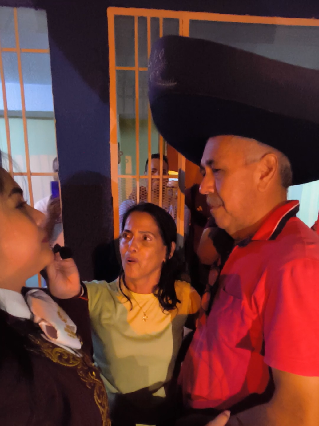 8 años fuera de Venezuela y regresa con una sorpresa a su papá.  #mariachi #mariachimaturin #mariachimonagas #mariachisonoramaturin #monagas 