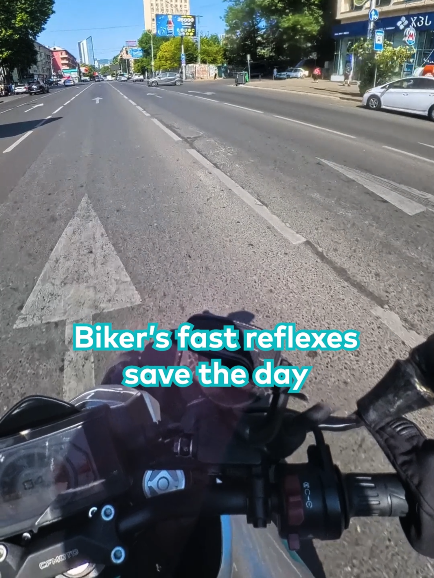 That could have been bad 😬 #motorcycle #helmetcam #closecall #nearmiss