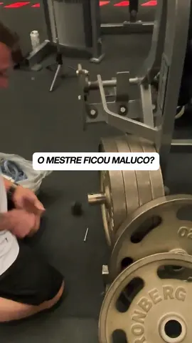 Mestre teve que adaptar a máquina pro treino de costas 🫡💀#tenentebreno #treino #costas #foryoupage #fypp 