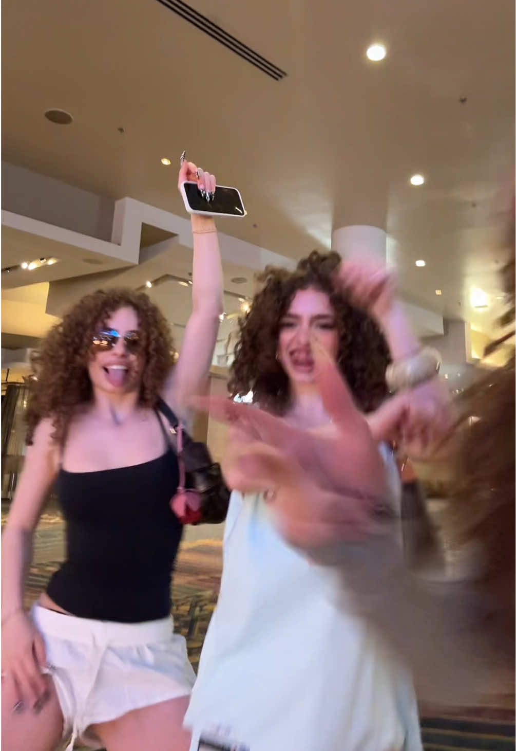 🕺